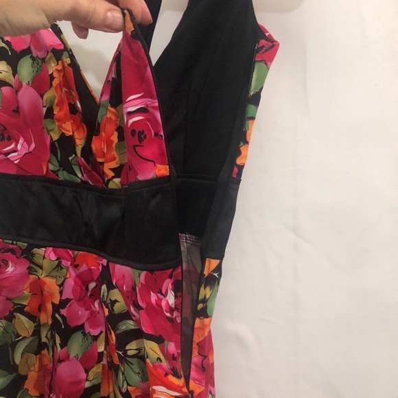 - Womens Dress. Size Small - Picture 3 of 6